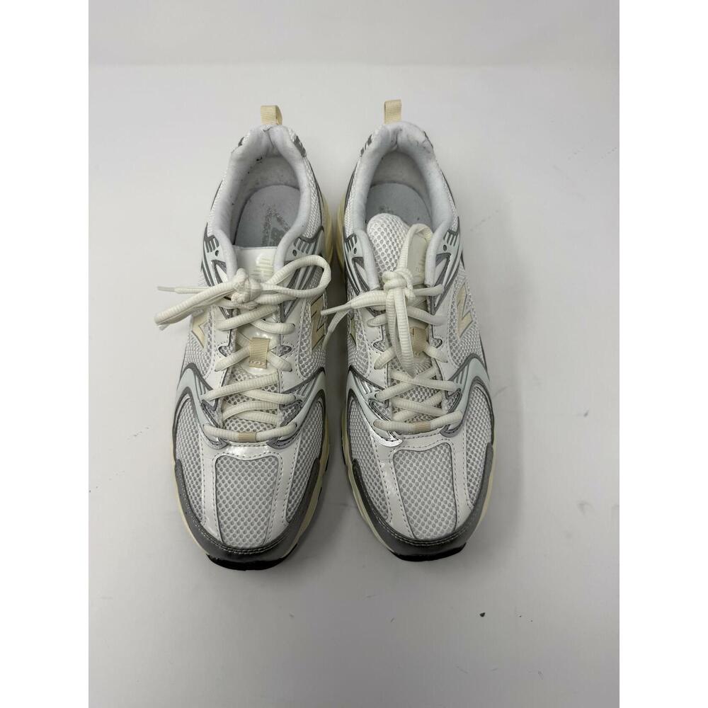 New Balance Women’s White/Gray Running Shoes Sneakers Athletic 10 - Picture 3 of 5